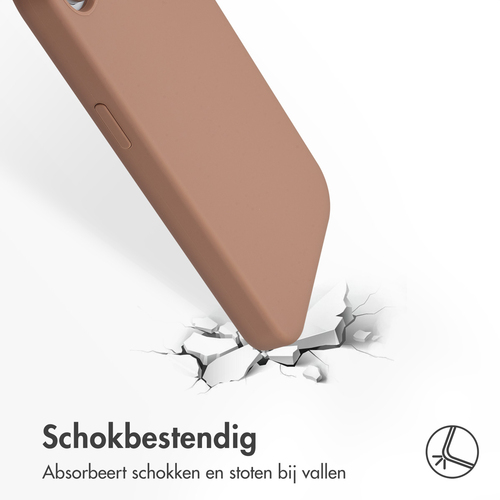 <p>Geef jouw iPhone een strakke én verzorgde look! De Accezz Liquid Silicone Backcover met MagSafe is gemaakt van speciaal gegoten siliconen materiaal, afbeelding 2