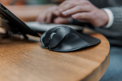 Bakker Elkhuizen BakkerElkhuizen HandshoeMouse Ambidextrous Mouse Bluetooth M Black - image 2