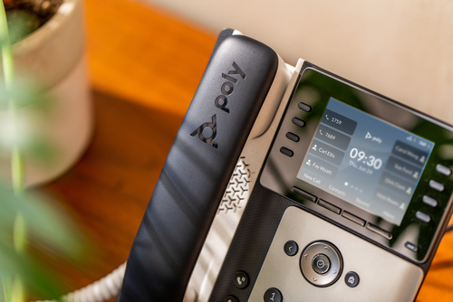 HP Poly Edge E320 IP Phone and PoE-enabled – image 5