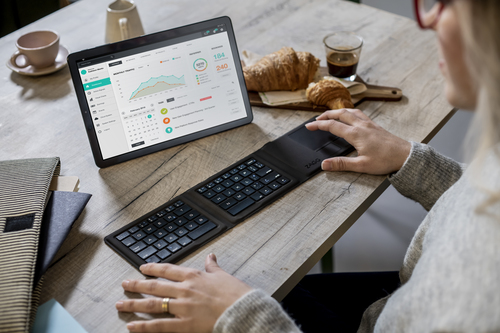 ZAGG Tri Fold – image 5