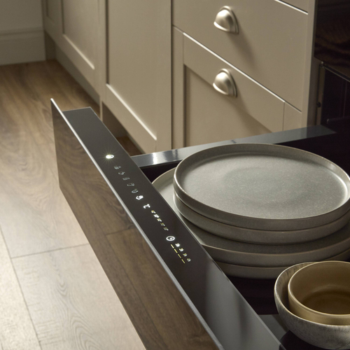 Hisense Built in warming drawer in black glass with adjustable 40–80°C temperature for plate warming and food prep. Keep Warm function maintains serving tempera – image 3