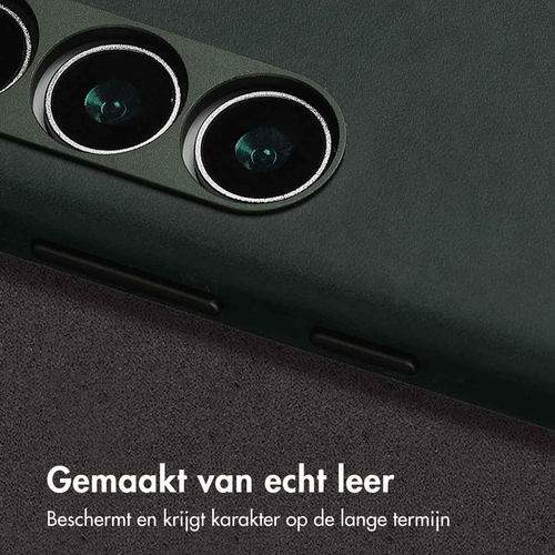 <p>Zowel jouw smartphone beschermen als hem een strakke look geven? De Accezz Vintage Leather Backcover met MagSafe is gemaakt van echt leder en geeft, afbeelding 2