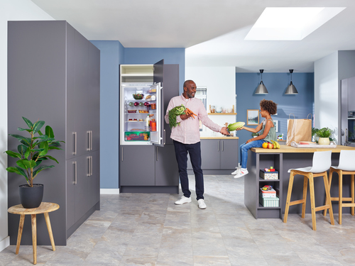 Beko BCFD3V73 Integrated Frost Free Fridge Freezer with HarvestFresh™ – image 3
