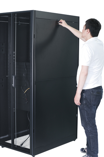 APC EASY RACK 600MM/42U/800MM WITH ROOF SIDE PANEL CASTORS FEET AND 4 BRACKETS NO BOTTOM BLACK – image 5