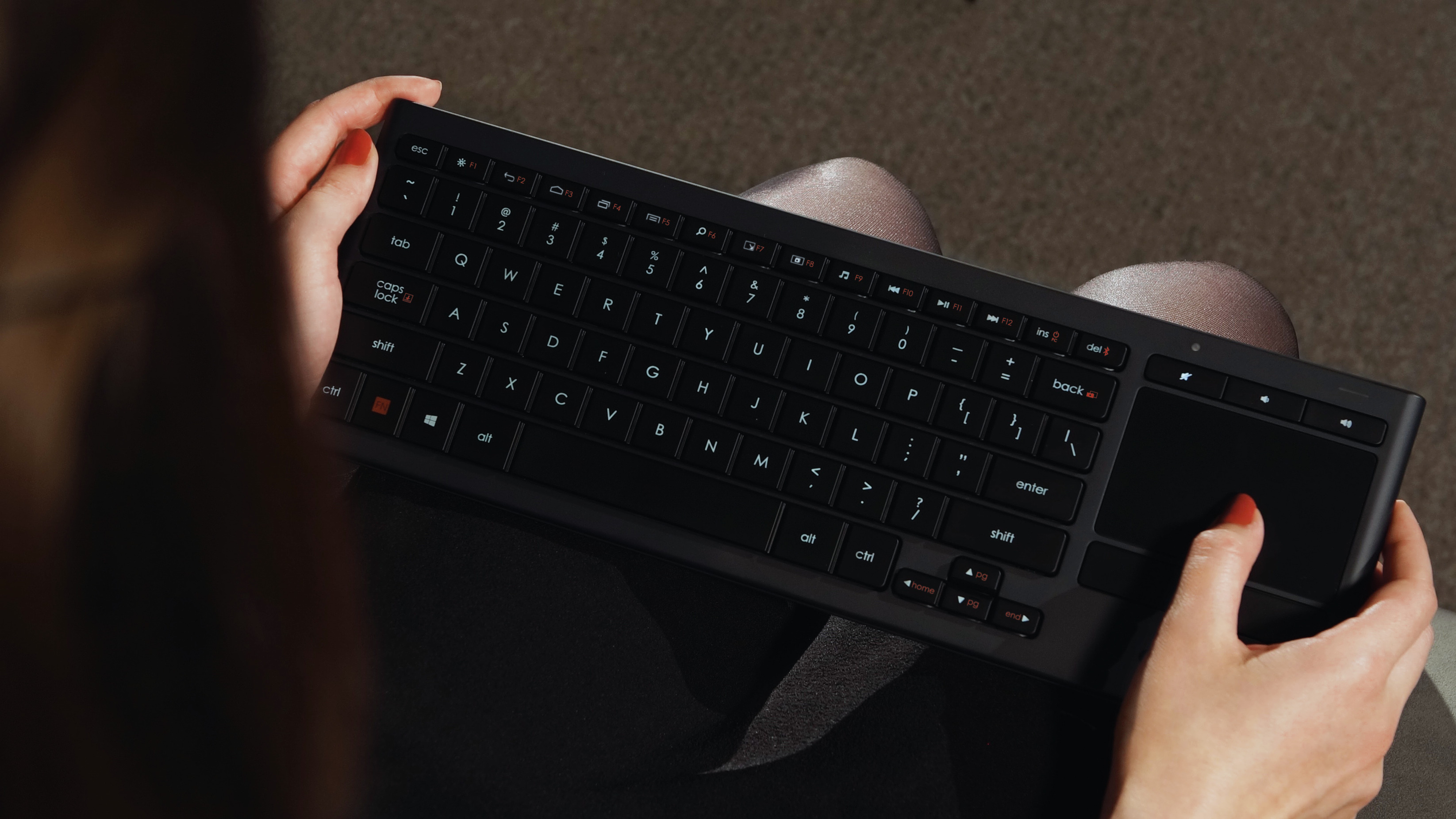 Клавиатура logitech с тачпадом. Logitech k830. Logitech k800 illuminated. Беспроводная клавиатура Logitech с тачпадом. Logitech illuminated Keyboard k810 Black Bluetooth.