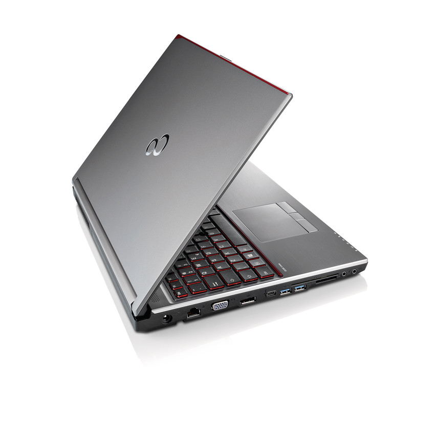 富士通 CELSIUS H770 Core i7 7820HQ 2.90GHz/32GB/256GB(SSD) 〔A0334 
